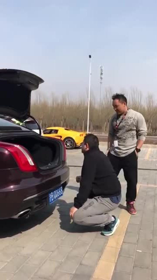 捷豹后备箱怎么开？别急，我把所有方法都给你捋一遍
