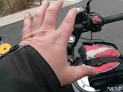 骑摩托车手套加热，冬天手指冻成冰棍？这东西到底怎么选怎么用，一次讲透