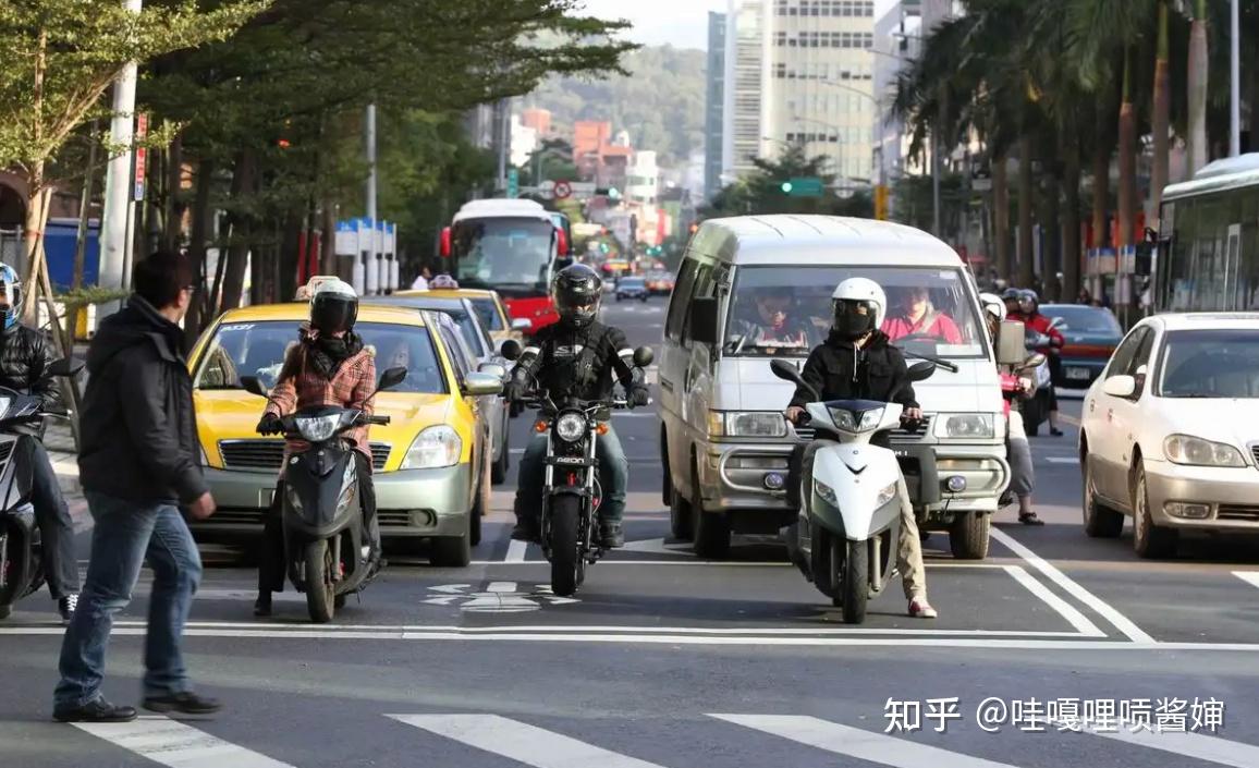 为什么越来越多人在trend骑摩托车？从通勤焦虑到周末出逃，我把这事聊透