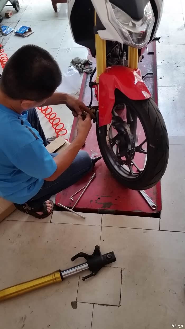 Suga骑摩托车，从偶像到骑士，一场关于自由与热爱的深度拆解