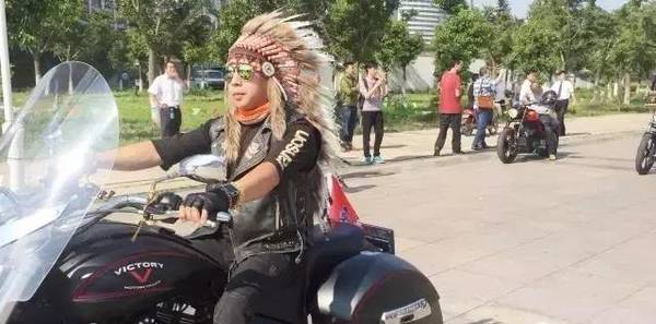 为什么一骑上摩托车就变路怒族？聊聊两轮上的情绪失控