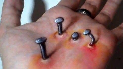 被钉子扎了怎么办？别慌，先分清是扎了还是扎进去了