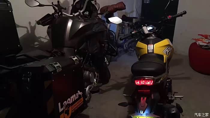 鬼刀骑摩托车,当那个沉默的剑客拧动油门,风里全是故事 鬼刀骑摩托车,当那个沉默的剑客拧动油门,风里全是故事