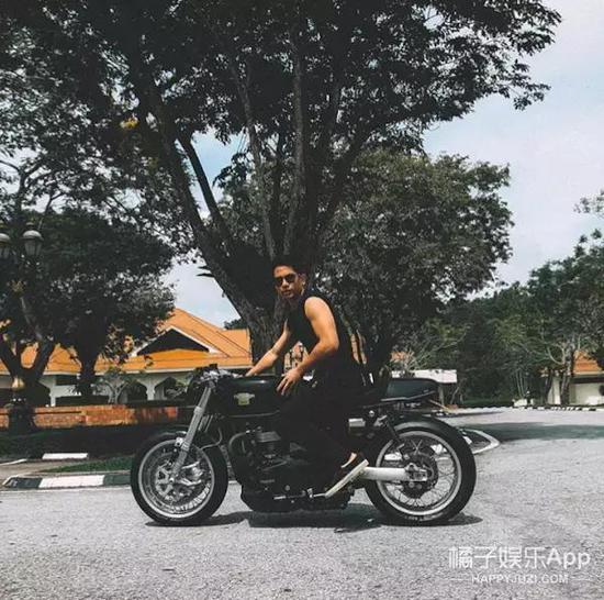 拳王骑摩托车，从擂台到公路，一个硬汉的另一种呼吸方式