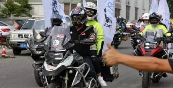 职工骑摩托车，从通勤刚需到安全必修课，一篇讲透