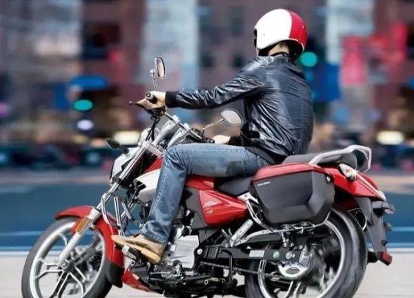 骑轻装摩托车，从入门到上路的实用指南
