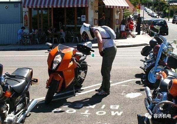 警戒骑摩托车，别让肉包铁的侥幸，变成路上最后一滴眼泪
