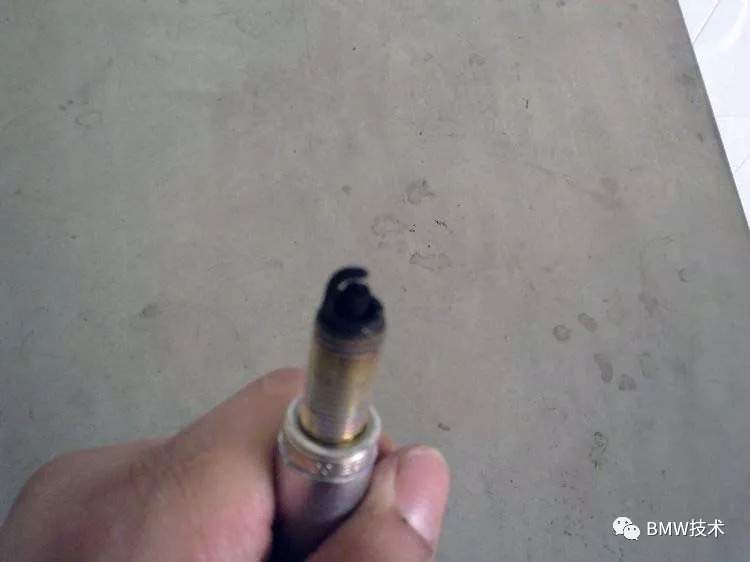 如何清理火花塞，从积碳黑鬼到点火小能手的实战指南