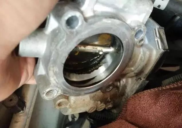如何判断节气门该洗了还是坏了？老司机手把手教你，别再被修理厂忽悠