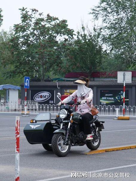 圆子骑摩托车，从新手到老司机的完全指南
