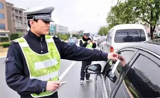 不按规定停车怎么处罚？一次说清楚，别再稀里糊涂交罚款