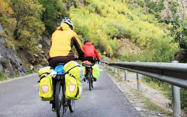 小勇骑摩托车，从入门到从容，一篇接地气的骑行指南