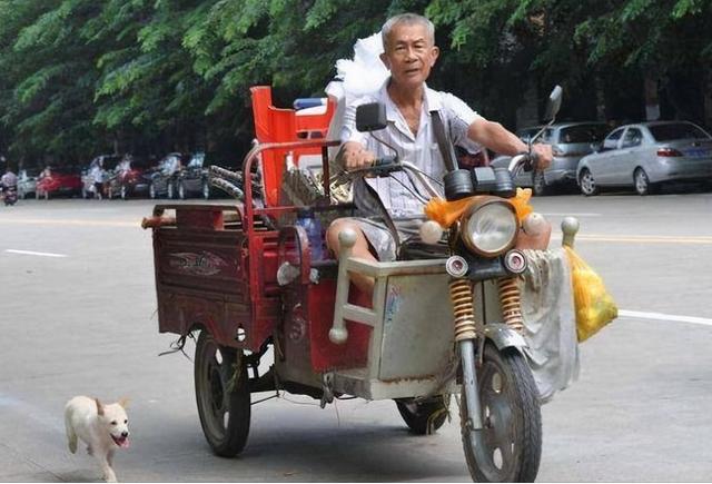三轮车怎么开？别慌，记住这几点，老爷子都能轻松上路
