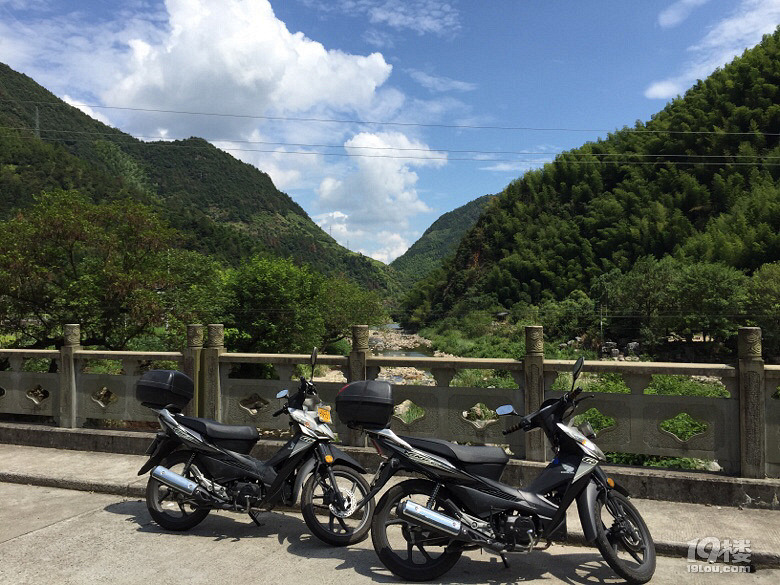 绍兴骑摩托车，从水乡桥头到会稽山麓，两轮上的自在穿行
