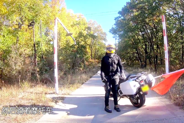 武警骑摩托车，到底在忙啥？我蹲路边看了俩钟头，跟你唠明白
