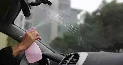 车前玻璃起雾怎么办？别慌，老司机手把手教你几招，特管用