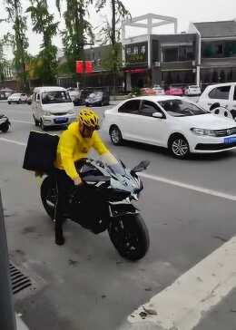 骑摩托车代打，一种你不知道的外卖江湖生存术
