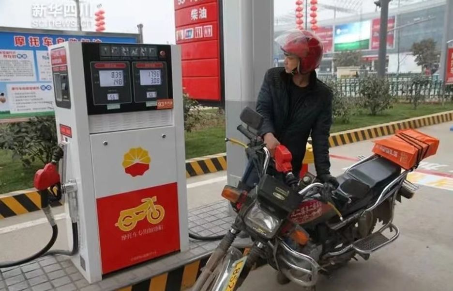 骑摩托车，到底该加92还是95？一次把汽油这事聊透