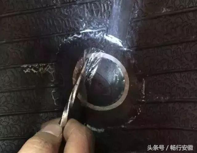 一个人换备胎到底有多难？手把手教你人工如何卸轮胎
