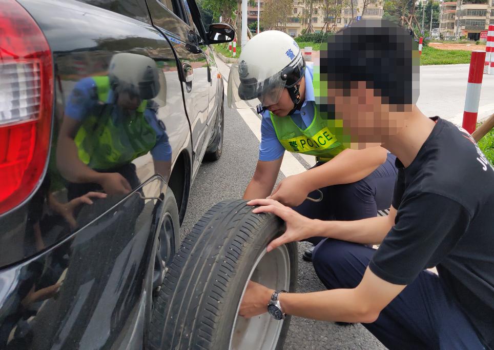 如何看车胎胎压，别等爆胎才后悔，老司机手把手教你