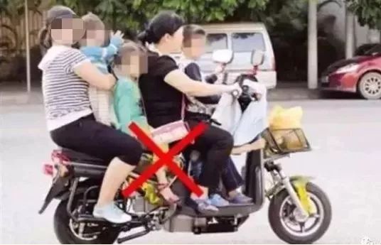 铁链骑摩托车，一场关于物理、安全与街头智慧的硬核解读