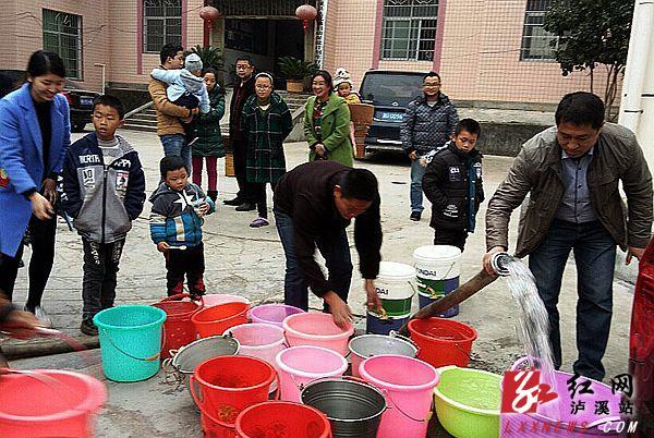 骑摩托车提桶，从送水工到长途骑士，一份接地气的生存与热爱指南