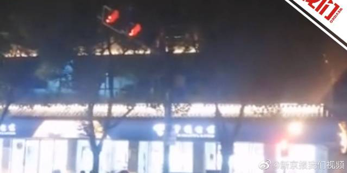 江西铅山交警回应将红绿灯变红灯/江西铅山十大事件