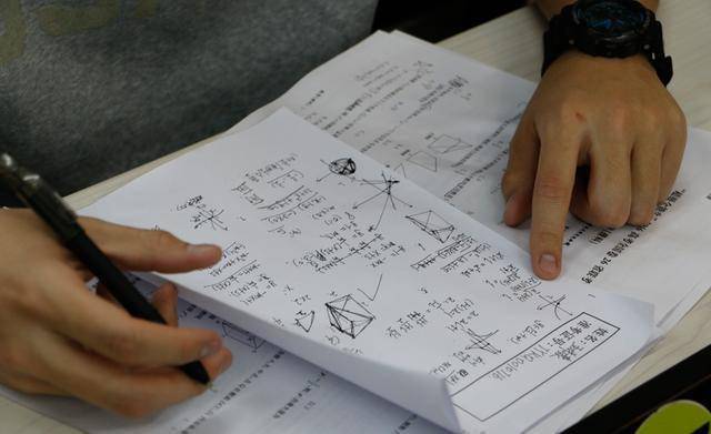 考场如何安排？从一张草稿纸说起，把这件事彻底聊透