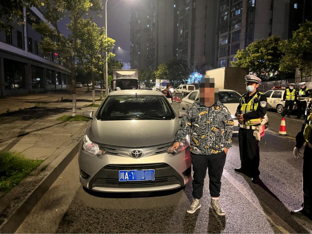 骑摩托车去都江堰，是我能想到最自在的周末打开方式
