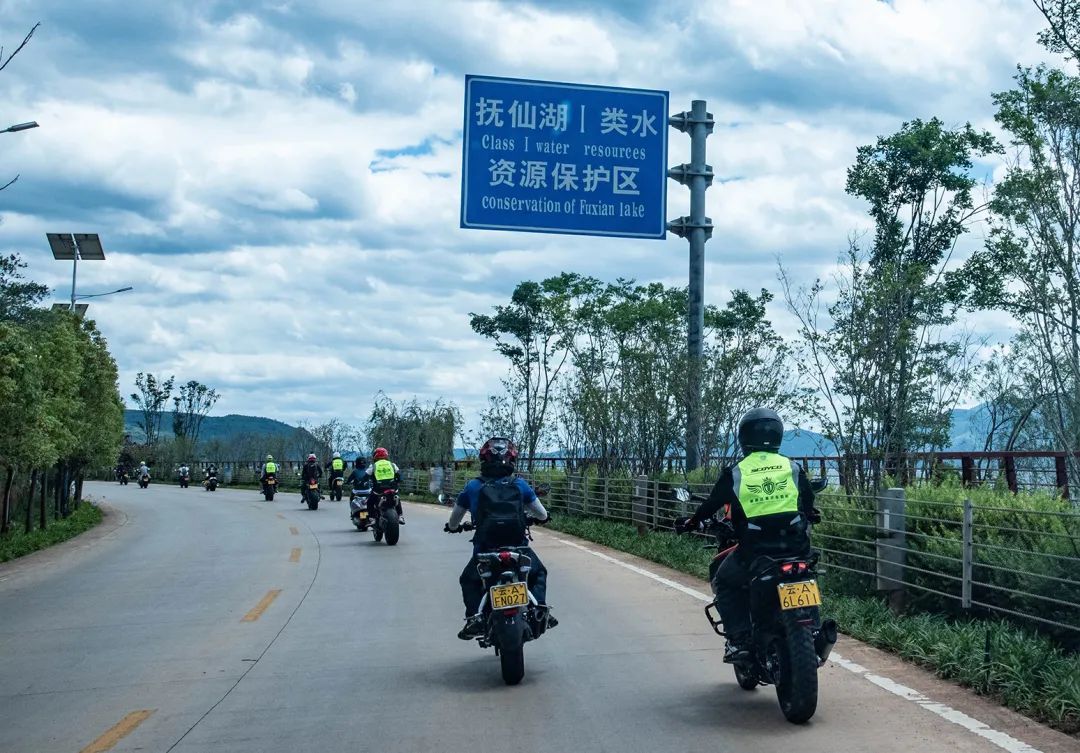 环滇池可以骑摩托车吗？我把话给你说明白