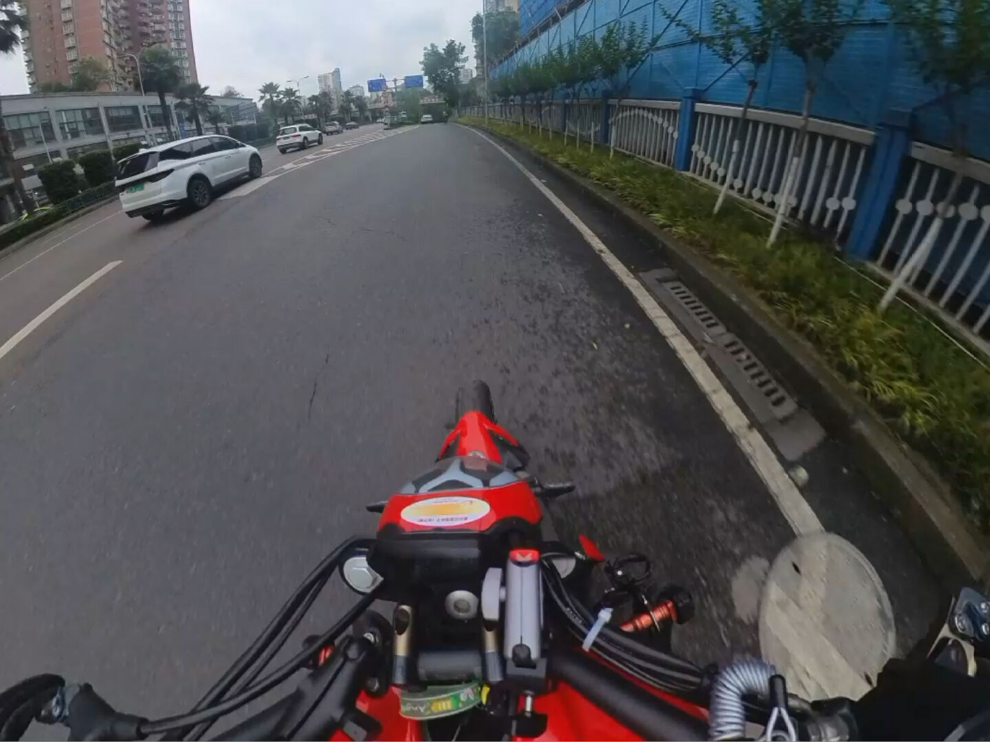 偶遇骑摩托车，一次让我重新理解自由和风险的路边闲聊