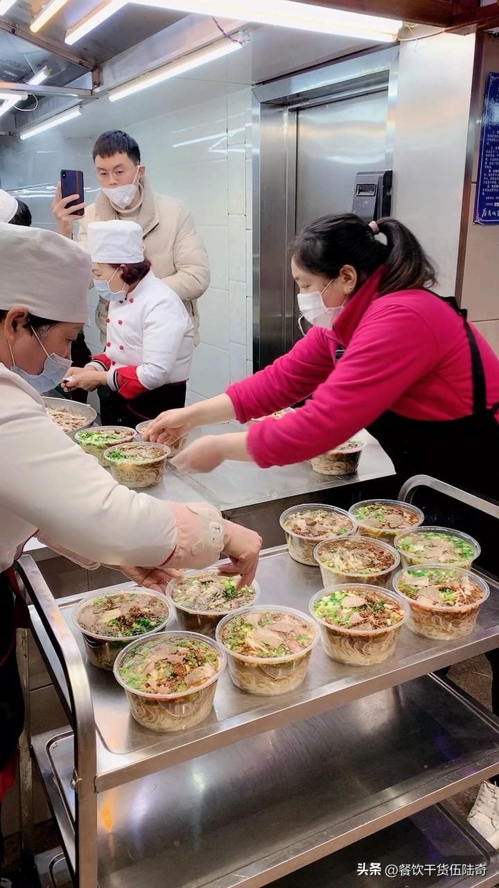 西安昨增1例本土确诊/西安明起全市临时管控1周 暂停堂食
