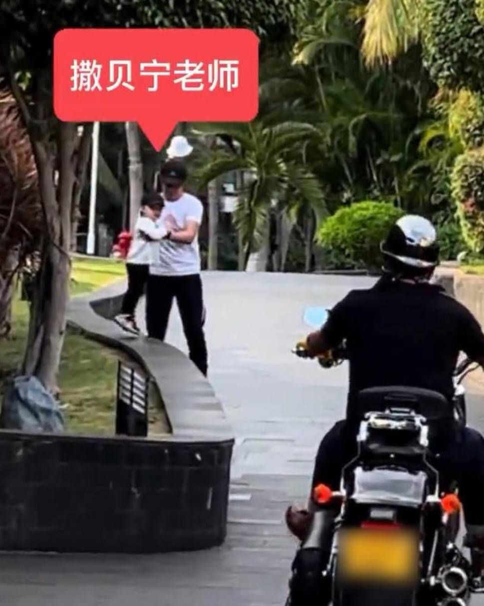 小伙骑摩托车撞掉命根，这事儿到底咋回事？咱们掰开揉碎聊明白