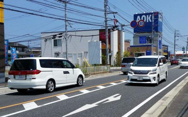在日本开车，到底怎么开才不慌？聊聊我踩过的坑和攒下的经验