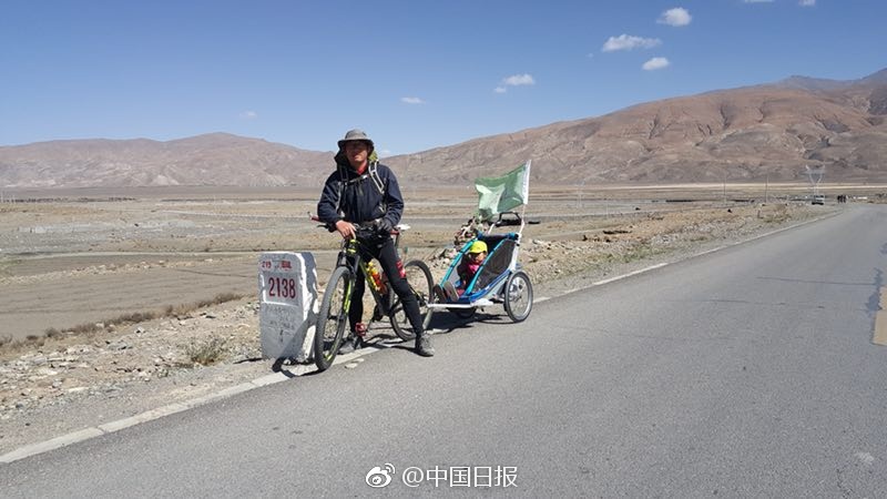 小雯雯骑摩托车，从摔车到压弯，一个普通女孩的骑行入门指南