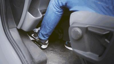 怎么判断车轮压线？老司机教你几招，不用下车也能心里有数