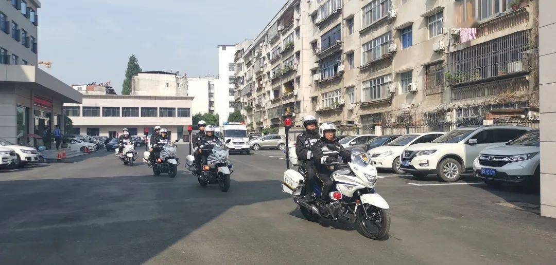 骑警骑摩托车，街头那道移动的守护线，到底是怎么运作的？