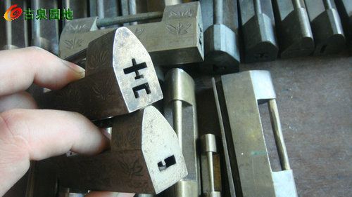 锁头怎么砸开？别急着抡大锤，先看完这篇能省一把锁