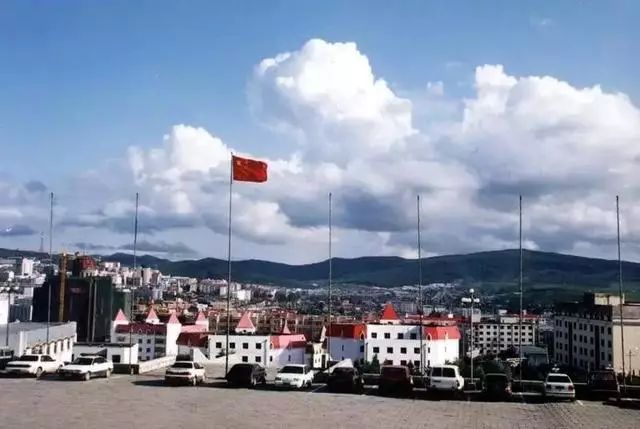 霍尔果斯疫情溯源情况，边境小城的病毒从哪儿来，又是怎么被摁住的