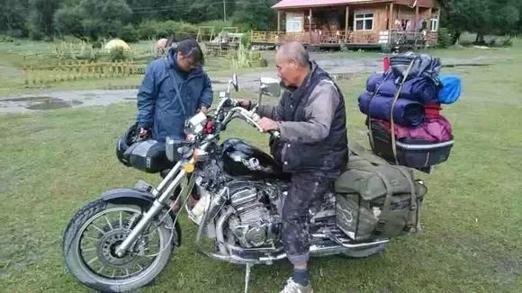 高启强骑摩托车图片背后，那个被命运推着走的鱼贩子，到底藏着多少人的影子