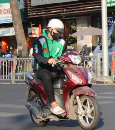 铜铃骑摩托车，一个老骑手关于声音、平衡与安全的生活观察