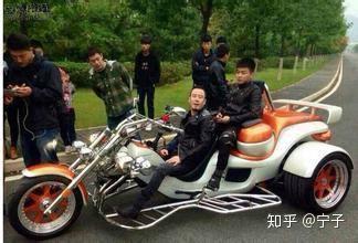 人到中年，选摩托车别光看帅，这几点才要命