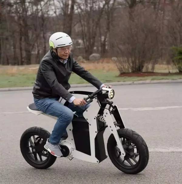 适合男生骑的电摩托车，到底该怎么挑？我聊点实在的