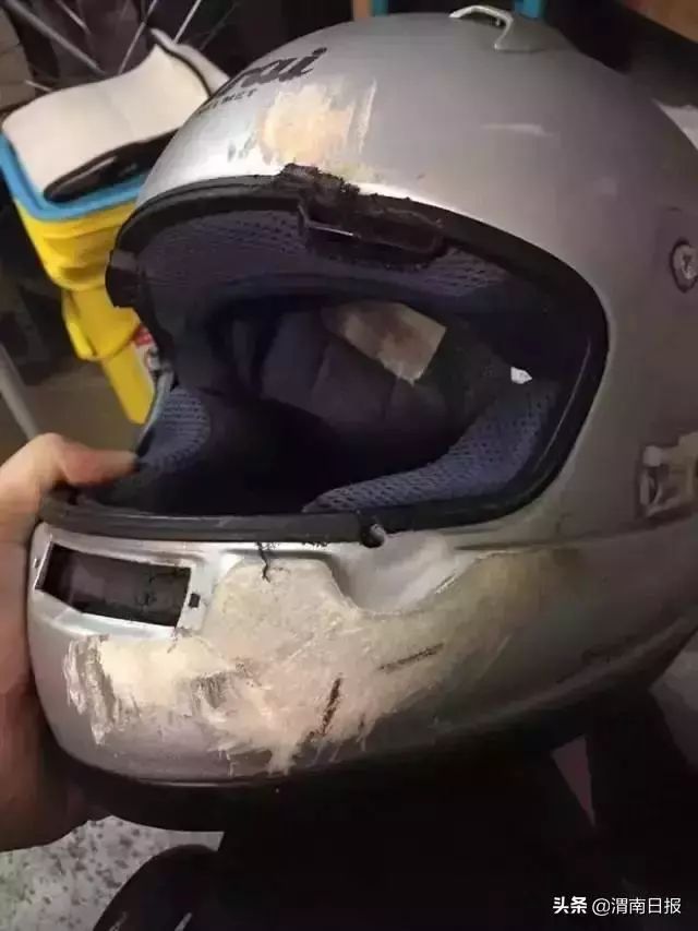 山崖骑摩托车，风在耳边吼，命在自己手里