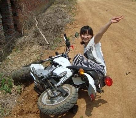 老妈骑摩托车，从摔跤到飞驰，一个中年女人的两轮自由
