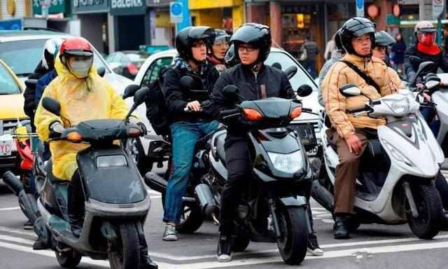 每本骑摩托车，从选车、上路到保养，一个老骑手的碎碎念
