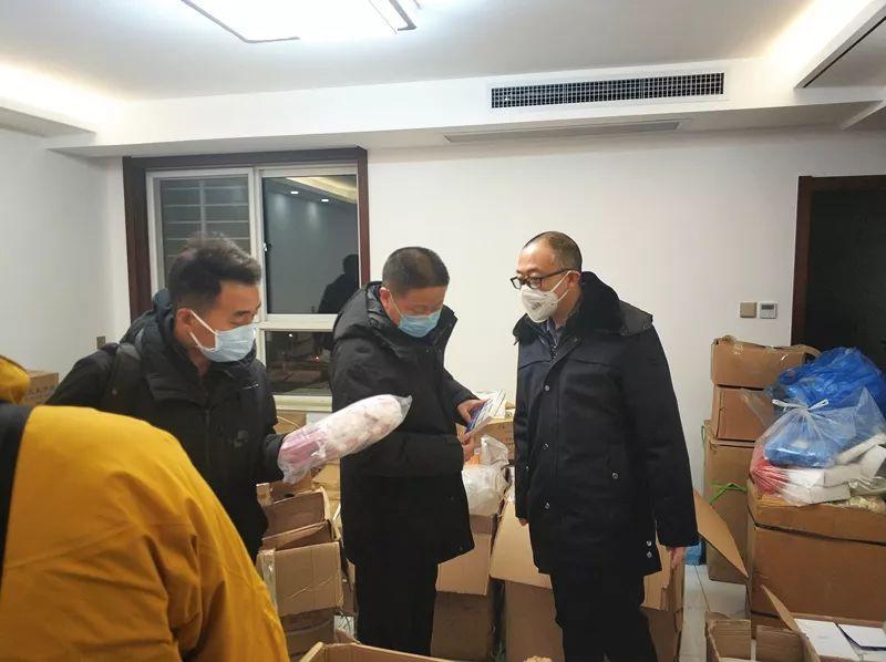 西安下雪抗击疫情图片，当古城披上白衣，我们都在等春天