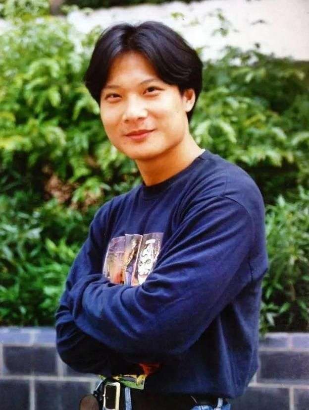 钱嘉乐骑摩托车，从龙虎武师到机车老炮，他到底在骑什么？