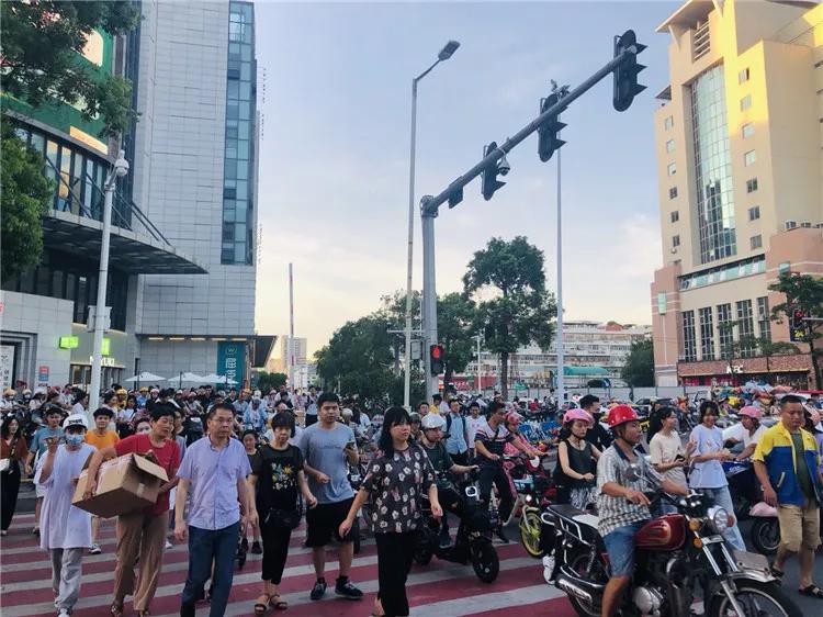 摩托车大排骑，从心跳加速到人车合一，一篇讲透的实战指南