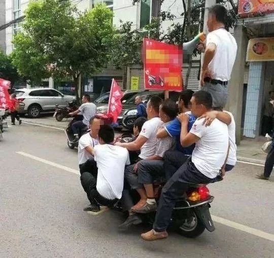 守法骑摩托车，不是怕交警，是怕回不了家